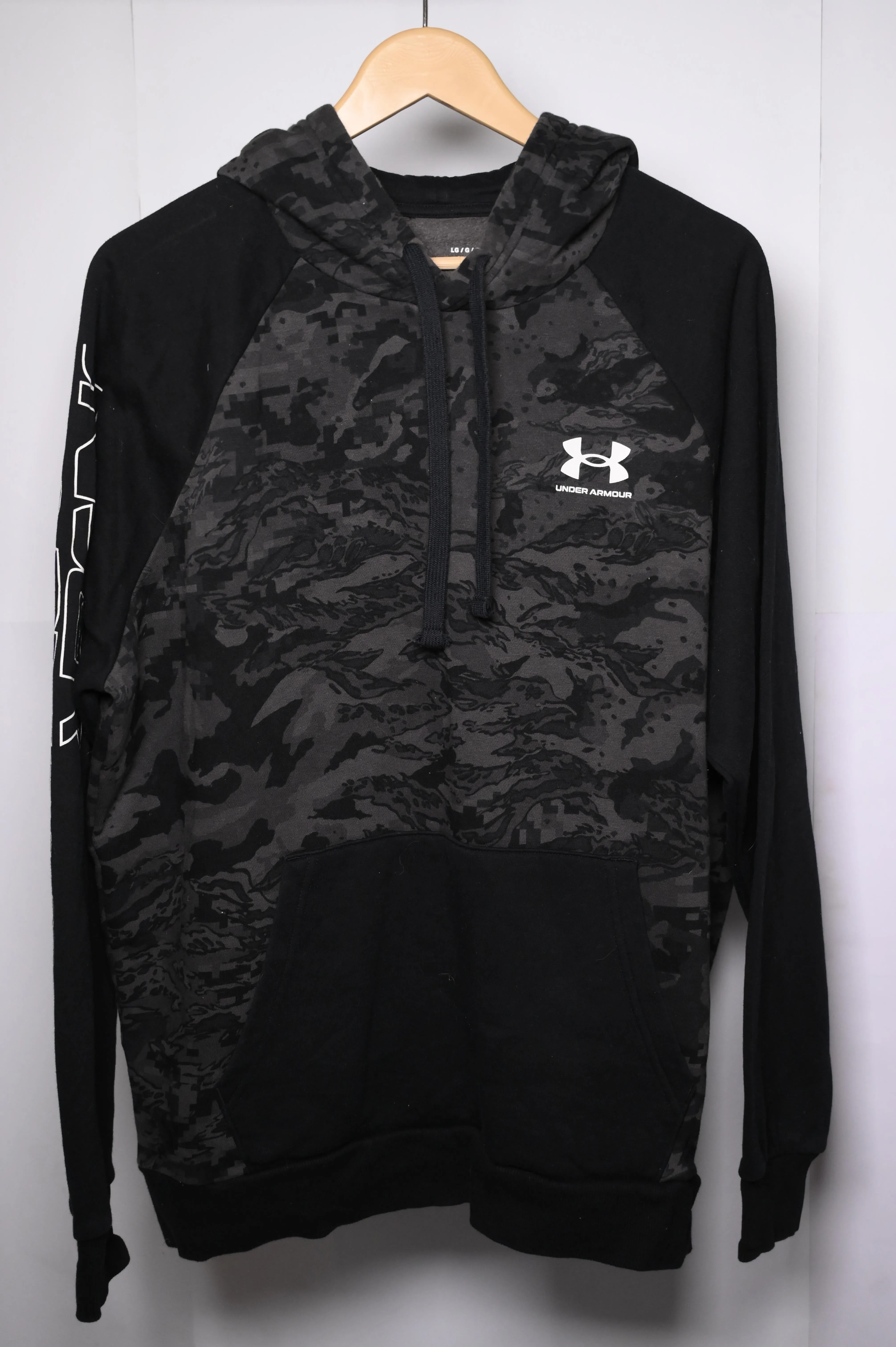 Under Armour Black Hoodie (Large, Excellent Condition)