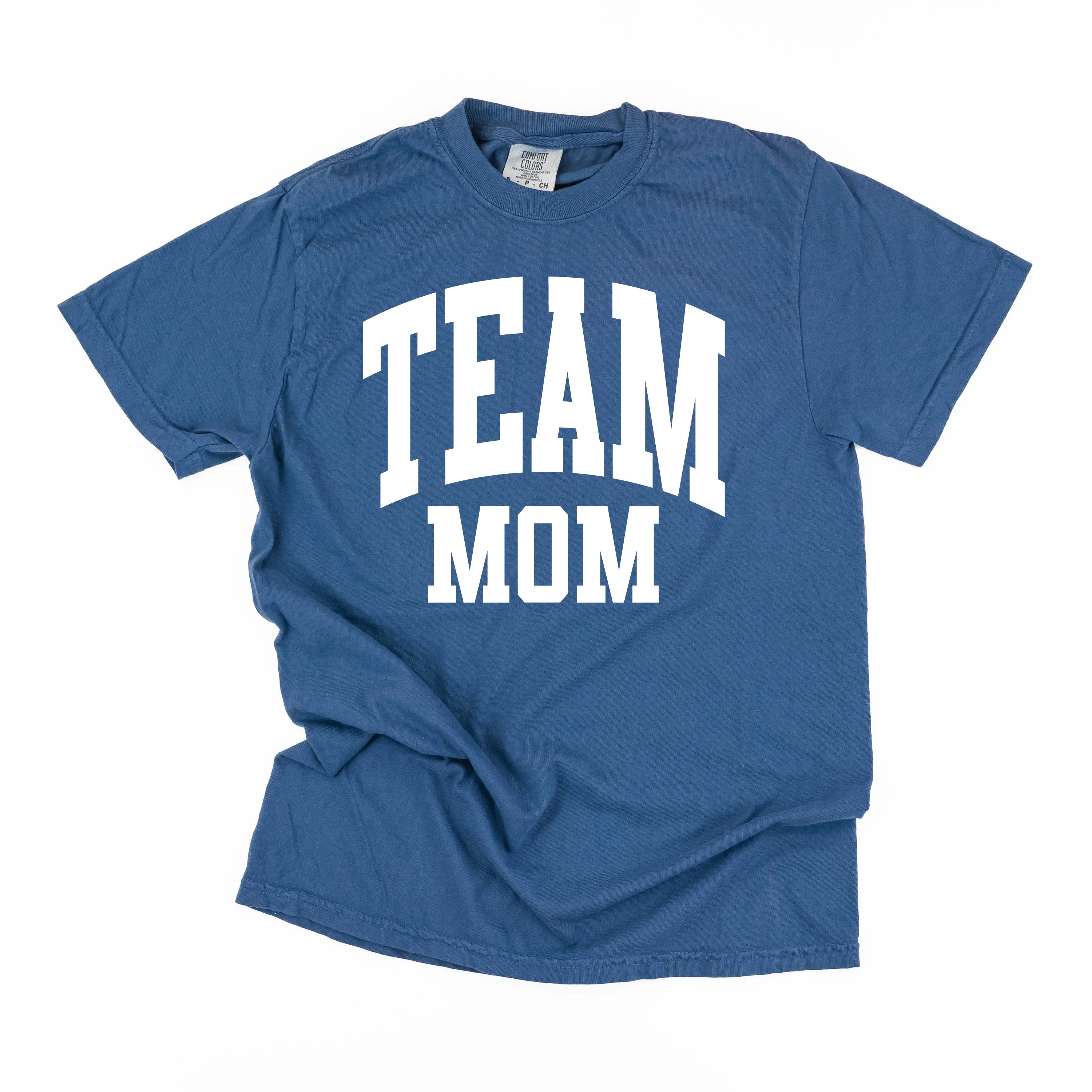 Varsity Style - TEAM MOM - SHORT SLEEVE COMFORT COLORS TEE